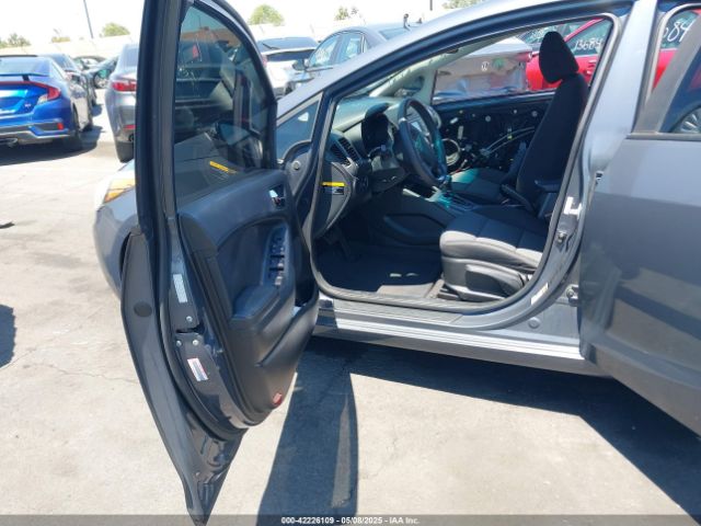 KNAFX4A60G5589965 KIA FORTE LX