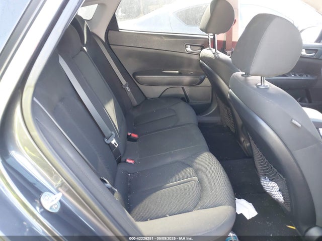 5XXGT4L38KG319215 KIA Optima Lx