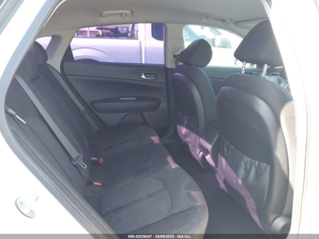 5XXGT4L35JG180031 KIA Optima Lx