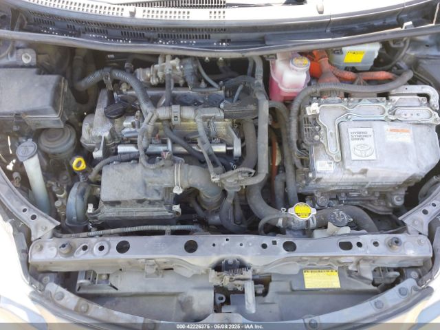 JTDKDTB30E1076549 Toyota Prius C Two