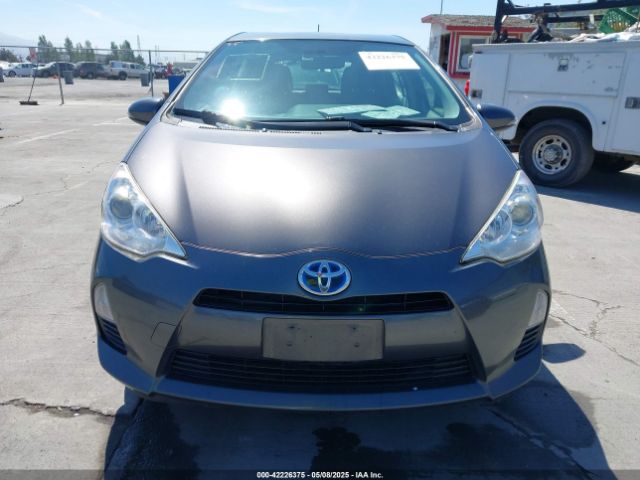 JTDKDTB30E1076549 Toyota Prius C Two