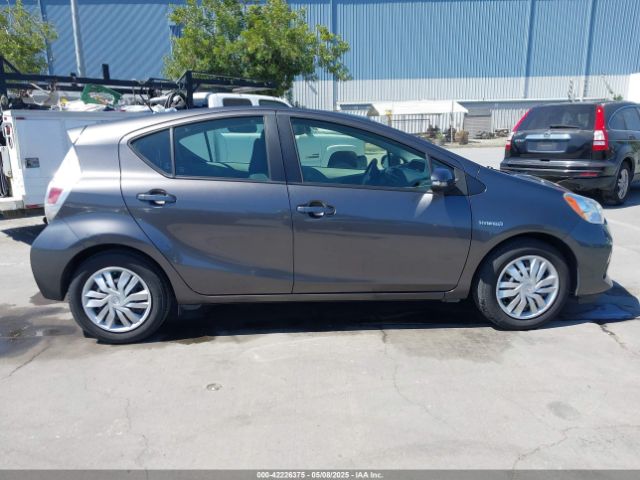 JTDKDTB30E1076549 Toyota Prius C Two