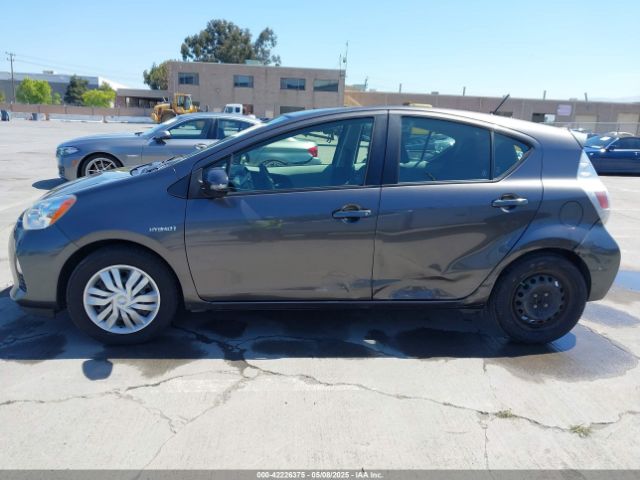 JTDKDTB30E1076549 Toyota Prius C Two