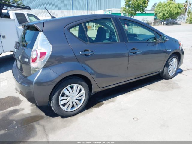 JTDKDTB30E1076549 Toyota Prius C Two