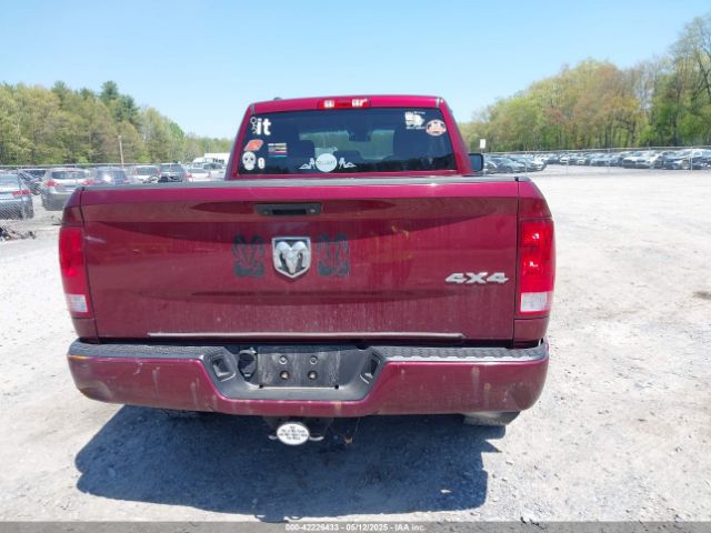 1C6RR7FG3JS327922 RAM 1500 Express  4x4 6'4 Box