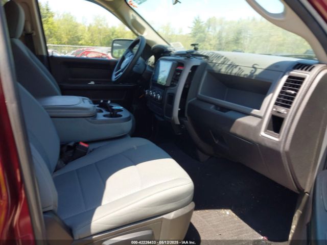 1C6RR7FG3JS327922 RAM 1500 Express  4x4 6'4 Box