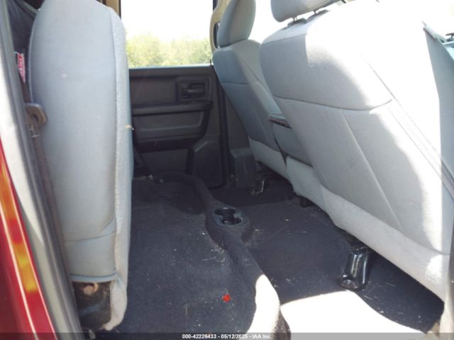 1C6RR7FG3JS327922 RAM 1500 Express  4x4 6'4 Box