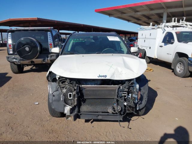 3C4NJDBBXKT682870 Jeep Compass Latitude 4x4