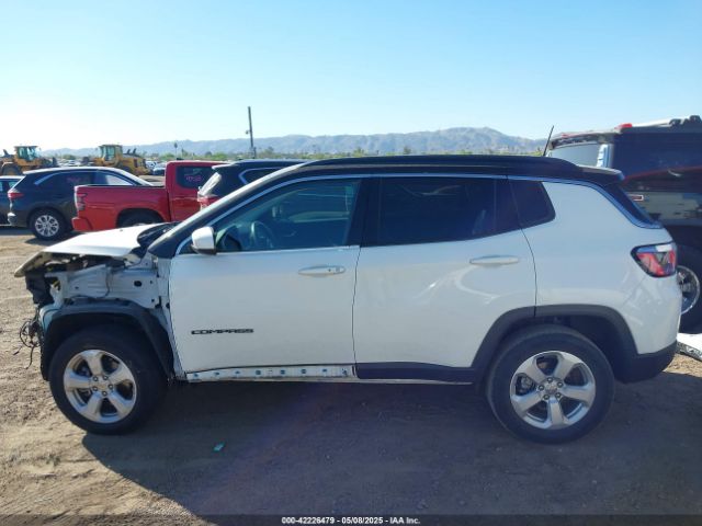 3C4NJDBBXKT682870 Jeep Compass Latitude 4x4