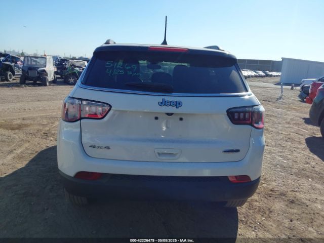 3C4NJDBBXKT682870 Jeep Compass Latitude 4x4