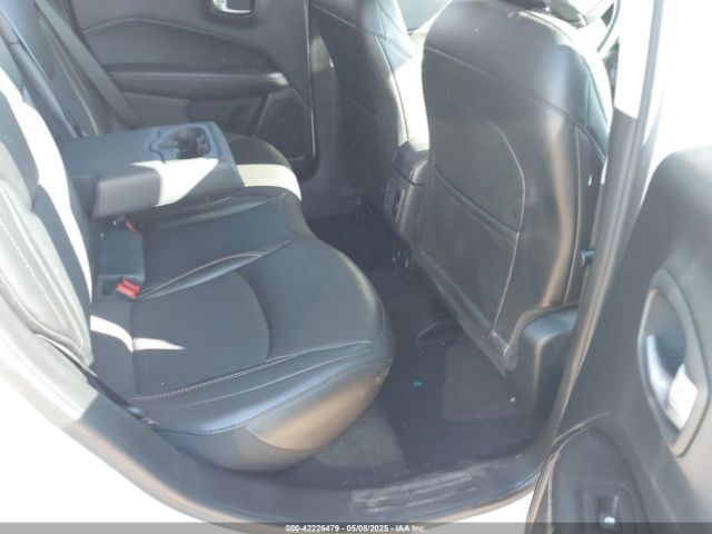 3C4NJDBBXKT682870 Jeep Compass Latitude 4x4
