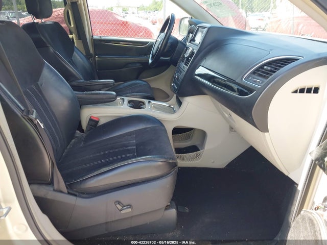 2C4RC1JG4GR189817 Chrysler Town & Country Limited