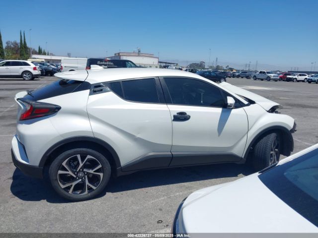 JTNKHMBX2K1049065 Toyota C-HR XLE