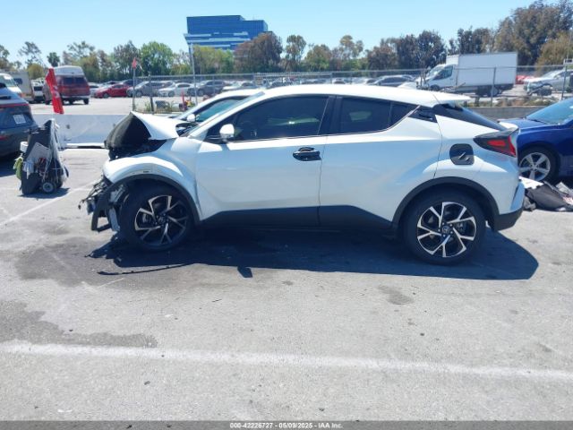 JTNKHMBX2K1049065 Toyota C-HR XLE