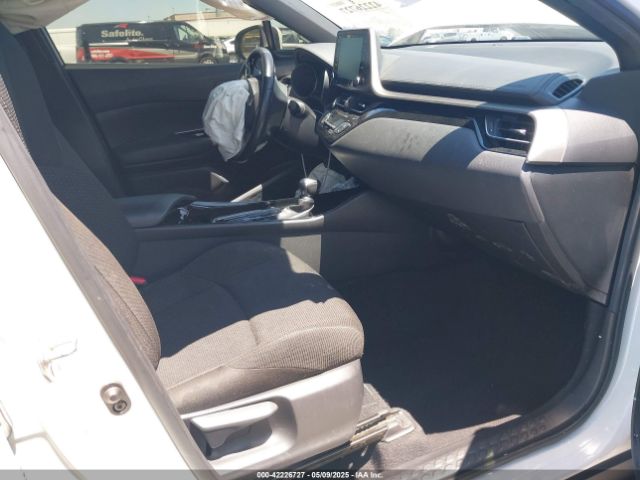 JTNKHMBX2K1049065 Toyota C-HR XLE