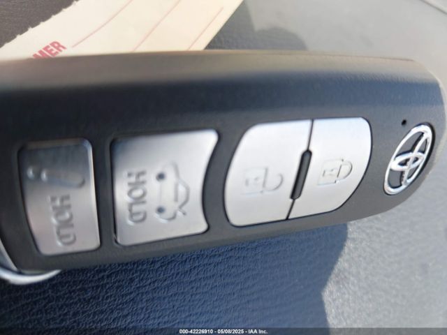 3MYDLBYV8JY319272 Toyota YARIS IA