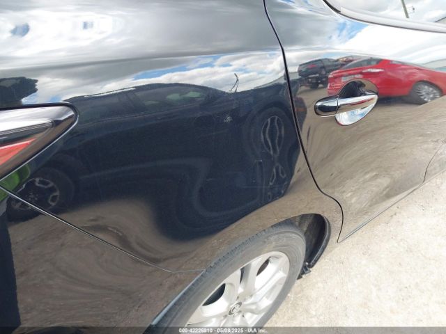 3MYDLBYV8JY319272 Toyota YARIS IA