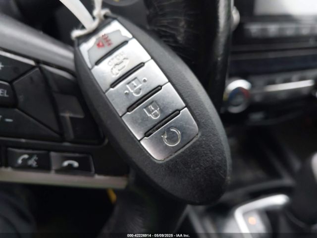 JN8AT2MV9HW269933 Nissan ROGUE SV