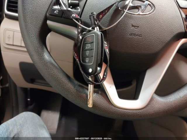 KM8J2CA4XKU065107 Hyundai TUCSON SE