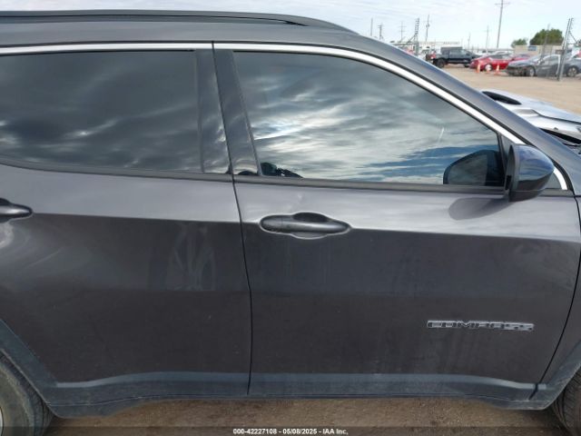 3C4NJDBB6NT120808 Jeep Compass Latitude 4x4