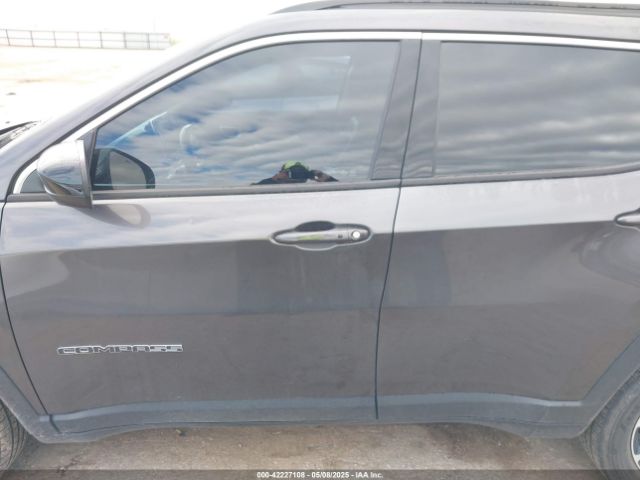 3C4NJDBB6NT120808 Jeep Compass Latitude 4x4