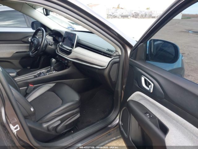 3C4NJDBB6NT120808 Jeep Compass Latitude 4x4