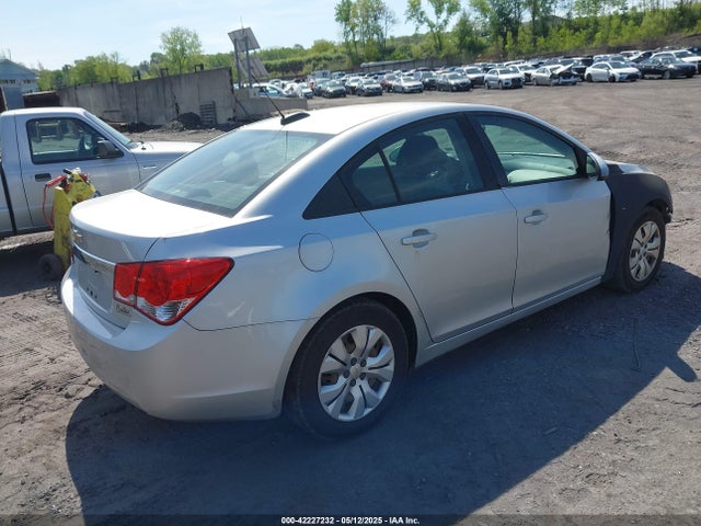 1G1PA5SG3F7300921 Chevrolet Cruze Ls Auto