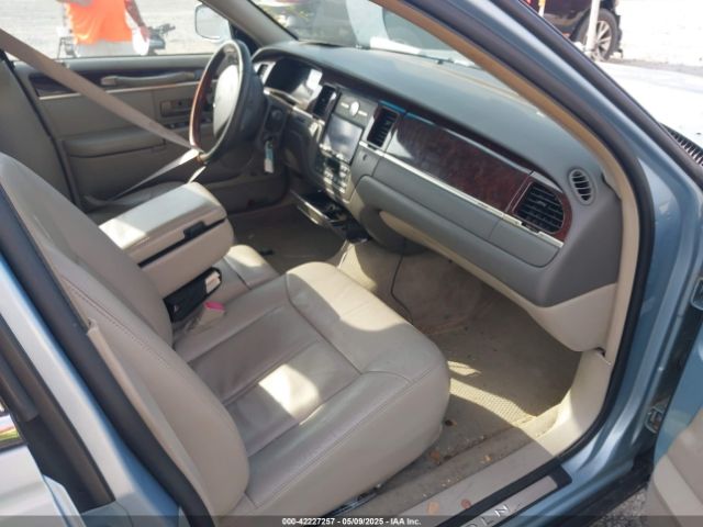 2009 LINCOLN TOWN CAR 2LNHM82V69X627696 Photo 4