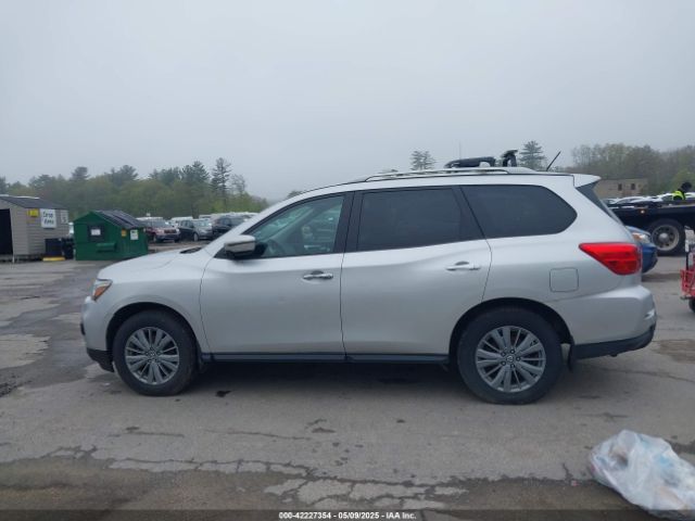 5N1DR2MMXHC677711 Nissan Pathfinder S
