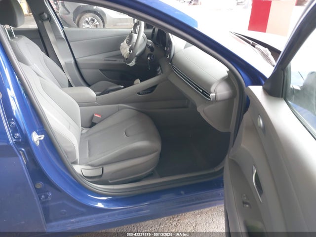 KMHLL4AG8MU195752 Hyundai ELANTRA SE
