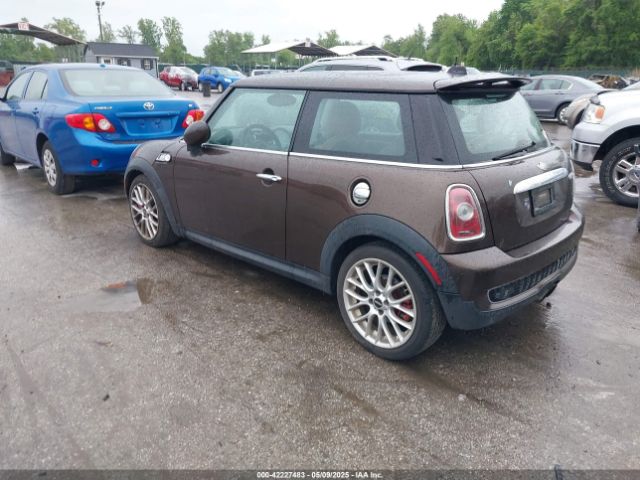 2010 MINI COOPER S WMWMF7C50ATZ74395 Photo 2