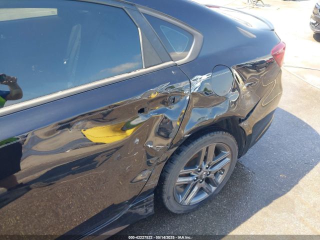 3KPF34AD7ME281768 KIA Forte Gt-line