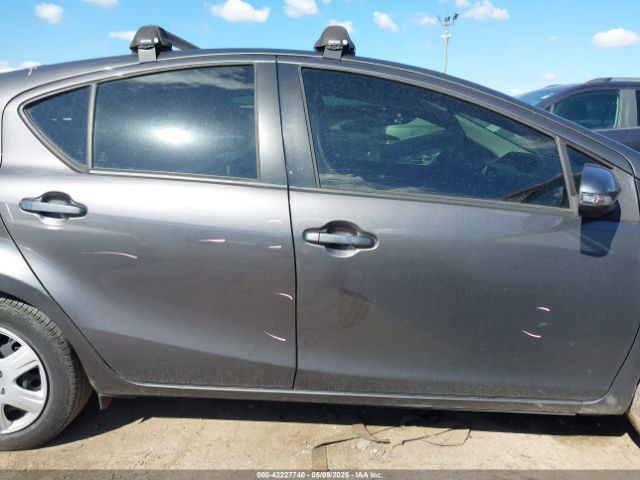 JTDKDTB38F1088014 Toyota Prius C Two