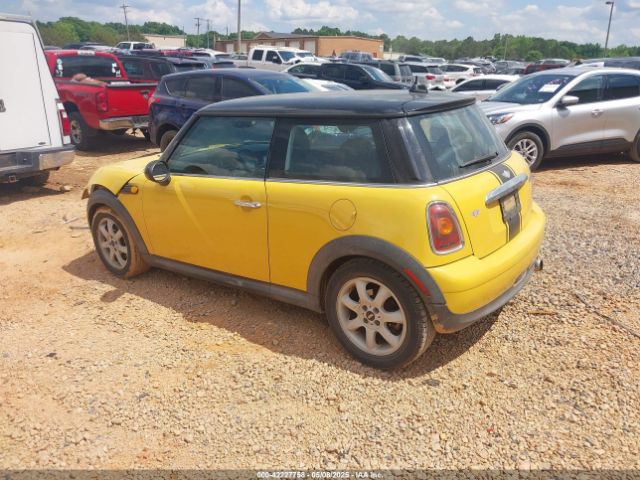 2007 MINI COOPER WMWMF33557TT56622 Photo 2