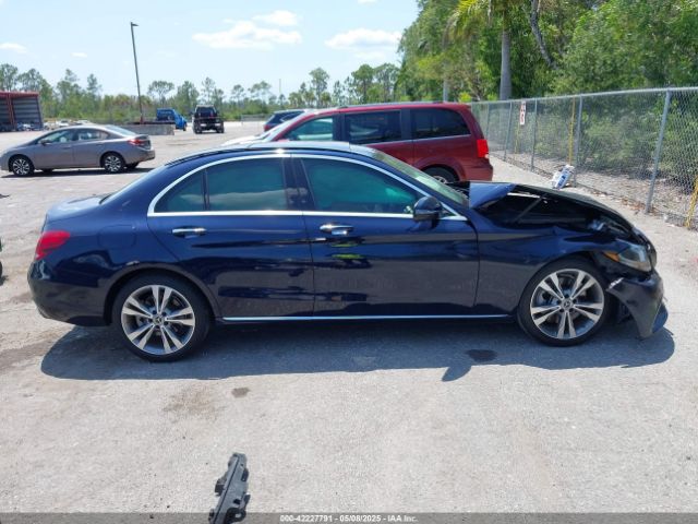 55SWF4JB0HU219942 Mercedes-Benz C 300 Luxury/sport