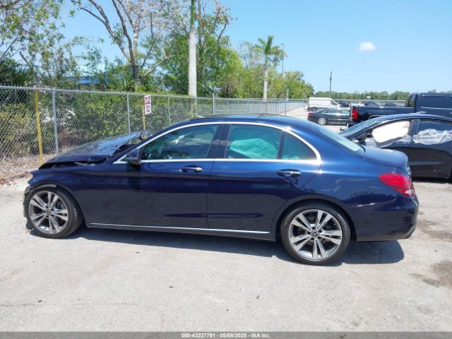 55SWF4JB0HU219942 Mercedes-Benz C 300 Luxury/sport
