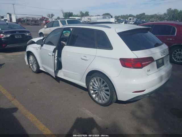 2017 AUDI A3 E-TRON WAUUPBFF0HA122588 Photo 2