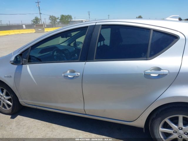 JTDKDTB30F1087181 Toyota Prius C Four