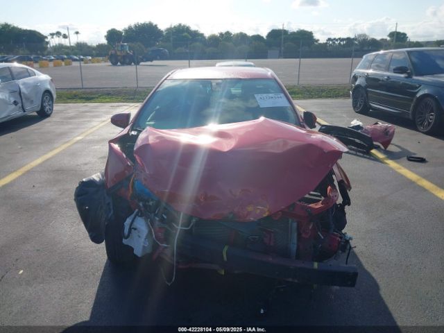 2T1BURHE1KC162813 Toyota COROLLA LE