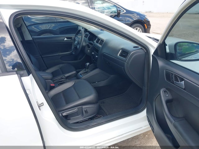 3VWD17AJ8EM265264 Volkswagen 2014