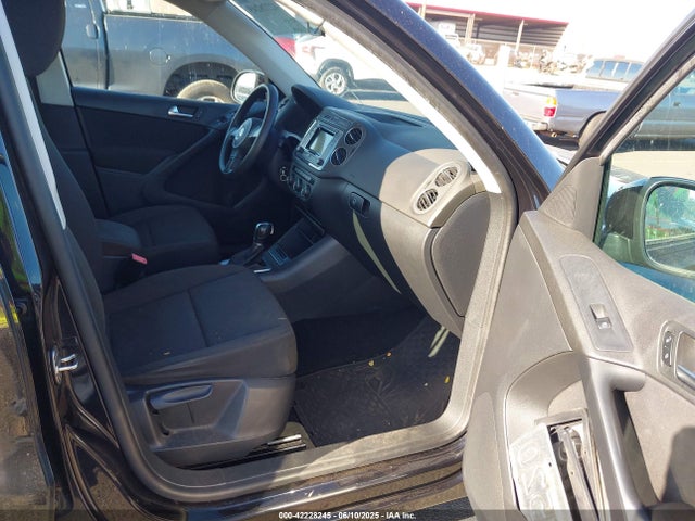 WVGAV7AX0JK004268 Volkswagen 2018