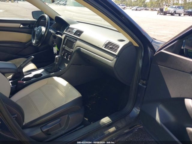 1VWBT7A33EC051352 Volkswagen Passat 1.8t Se