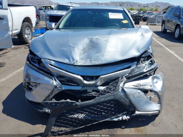 4T1B21HK3JU001163 Toyota Camry Hybrid Se