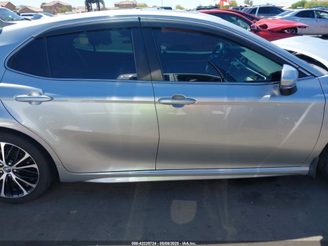 4T1B21HK3JU001163 Toyota Camry Hybrid Se