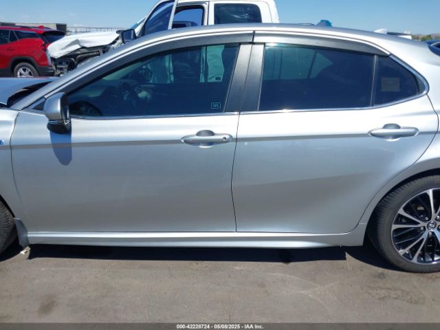 4T1B21HK3JU001163 Toyota Camry Hybrid Se