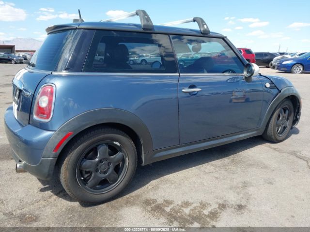 2010 MINI COOPER WMWMF3C52ATZ25692 Photo 3