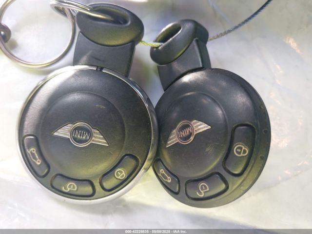 2010 MINI COOPER WMWMR3C56ATU98301 Photo 10