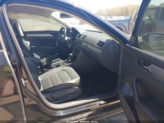 1VWAT7A31EC118381 Volkswagen Passat 1.8t Wolfsburg Edition