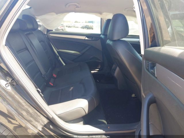 1VWAT7A31EC118381 Volkswagen Passat 1.8t Wolfsburg Edition
