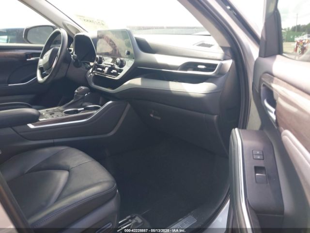 2023 TOYOTA HIGHLANDER 5TDXBRCHXPS583604 Photo 4